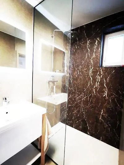 Liberty Hill Apartment Labin